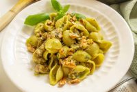 Kale Walnut Pesto Pasta: A Mediterranean Delight