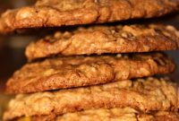 Cinnamon-Spiced Toffee Praline Oat Cookies