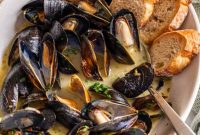 Mussels in Savory White Wine Broth