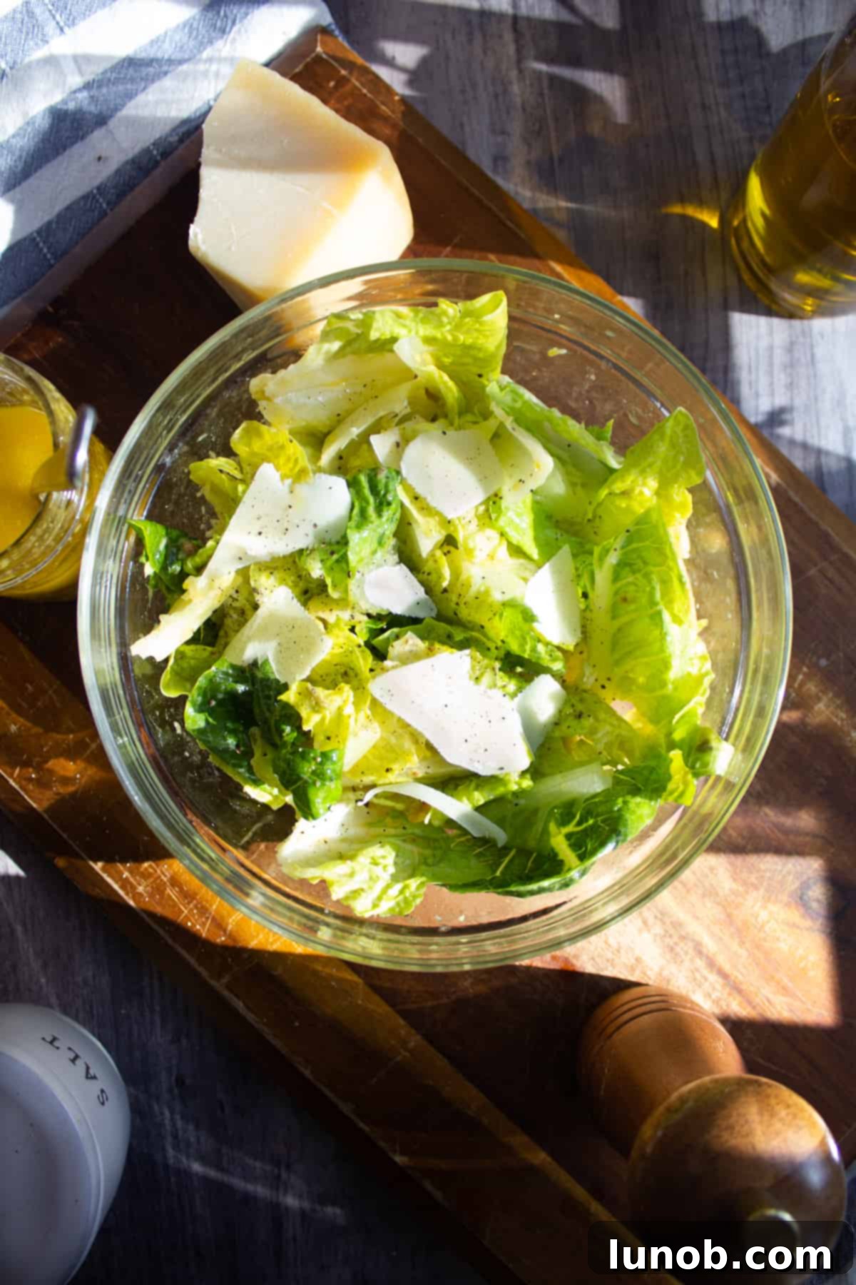 Fresh romaine lettuce tossed with traditional Caesar dressing, garnished with parmesan shavings and homemade croutons.