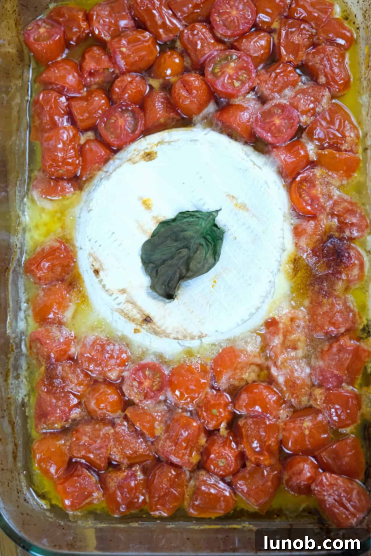 baked brie with roasted cherry tomatoes