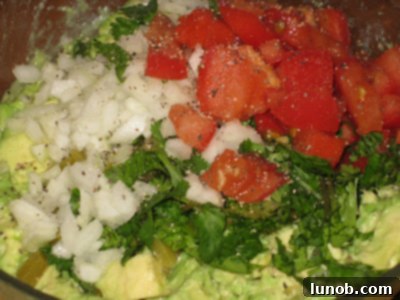 Finished chunky guacamole in a bowl