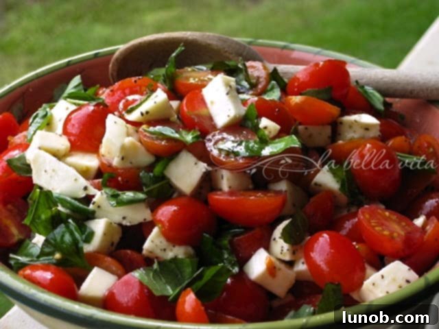 Pinterest icon for sharing this Caprese salad recipe