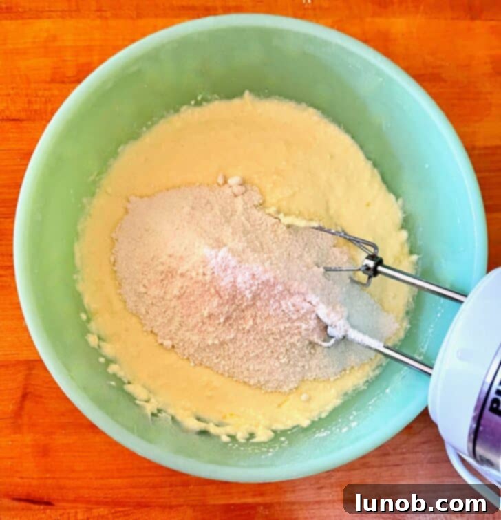 Limoncello Dokunuşlu Limonlu Ricotta Kurabiyeleri 9 Mixing dry ingredients (flour, leavening, salt) into the lemon ricotta cookie dough