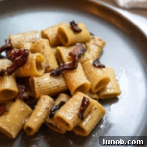 Pasta Alla Gricia: Rome's Simple Perfection 13 A beautifully plated dish of Pasta alla Gricia, adorned with crispy guanciale and grated Pecorino Romano.